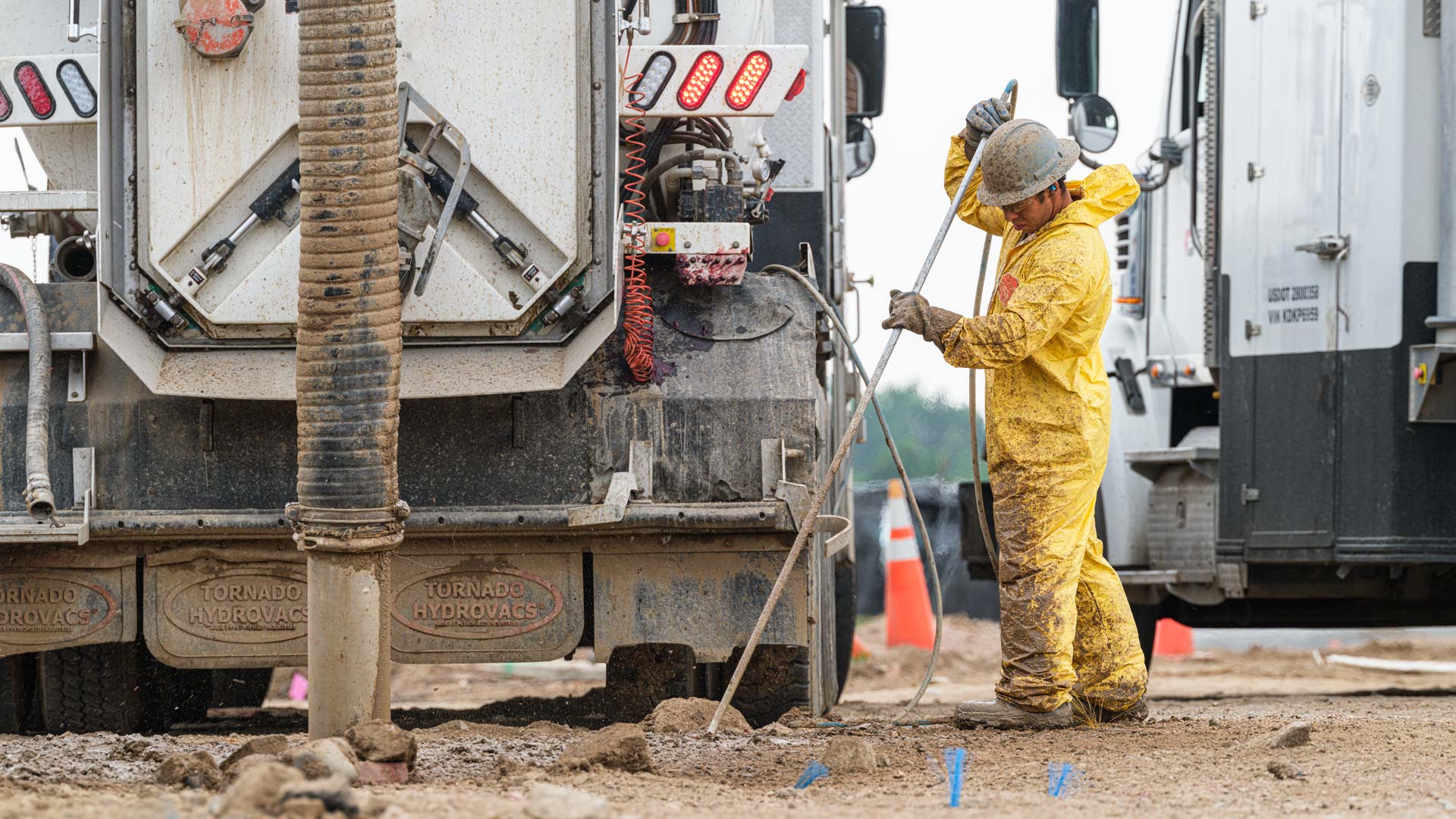 A Fuzion Field Services expert utilizing hydrovac services on a jobsite.