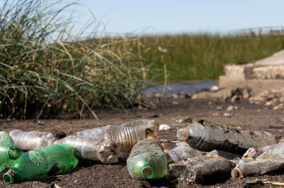 Image of trash piling up and showing how recycling helps the environment.